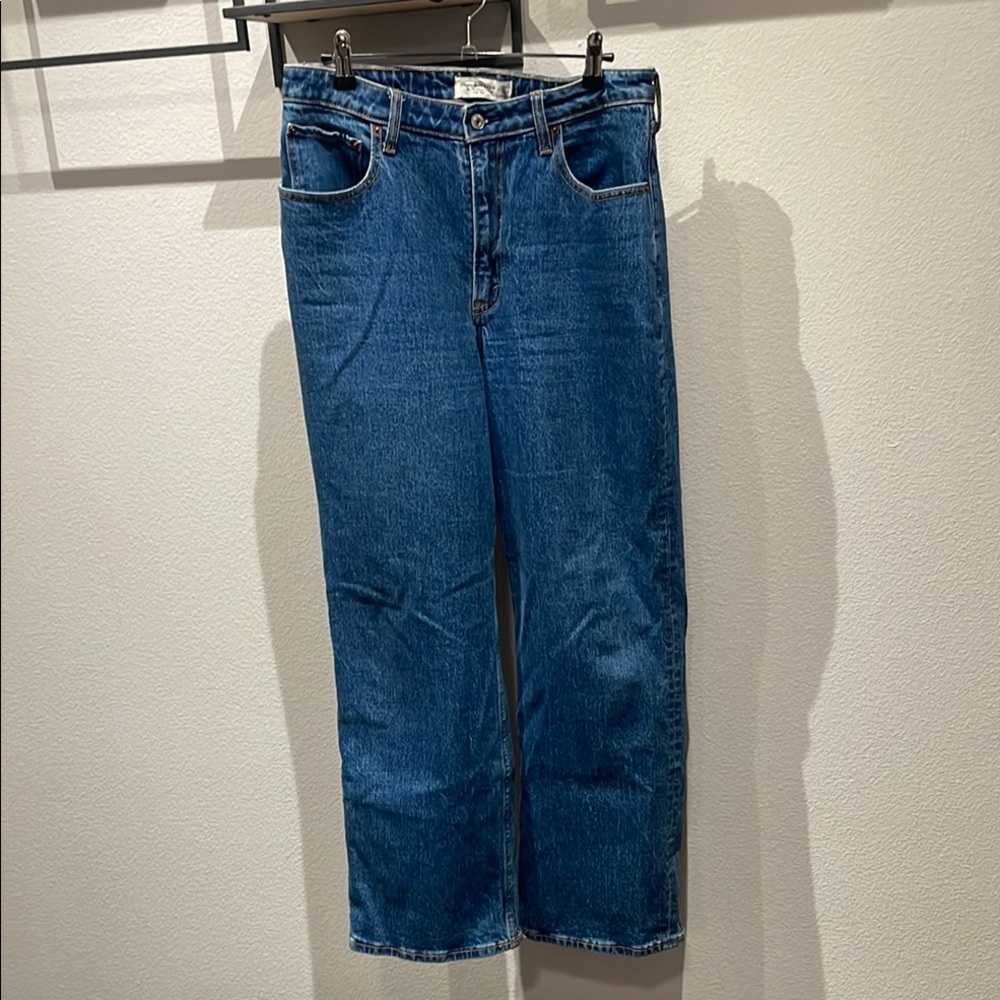 Abercrombie & Fitch Curve Love High Rise 90s Relaxed Jean. Size 30/10